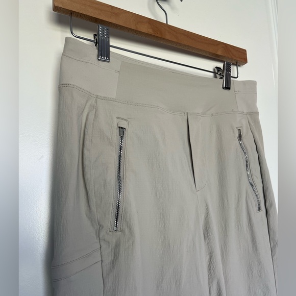 Athleta Trekkie North Jogger Women’s Size‎ 2 Zipper Pockets Travel Hiking GUC - Picture 3 of 6